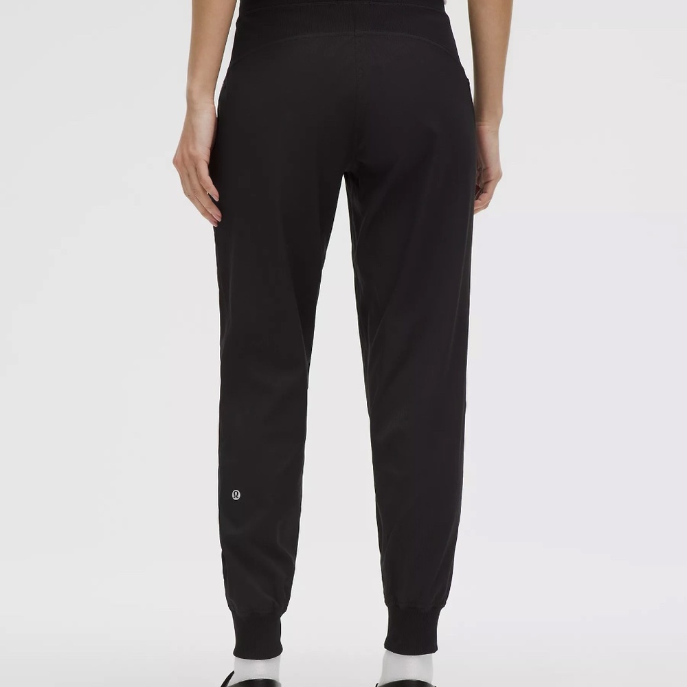 NWOT~Lululemon~Black Dance Studio Mid-Rise Jogger Full Length~Size 6